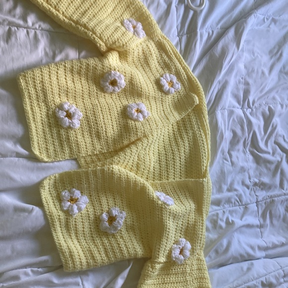 Oversized Crochet daisy cardigan - Picture 4 of 4